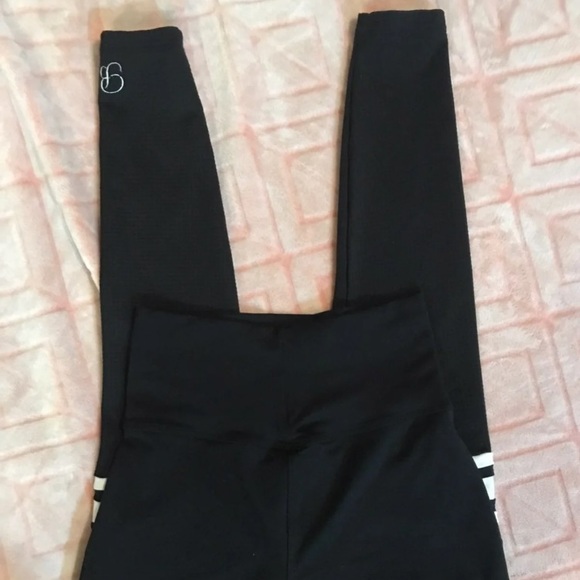 Bombshell Sportswear Leggings - Picture 4 of 5